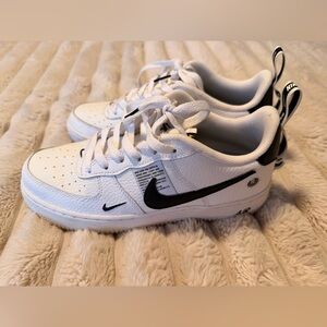 Nike AIR FORCE 1 LV8 UTILITY (Grade School 6Y)